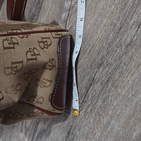 EUC Dooney & Bourke Signature handbag/ crossbody monogramed brown/Tan - Picture 13 of 14